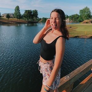 Meet your Posher, Elise